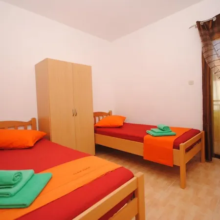 Ferienwohnung Mit Zwei Terrassen - B44094 *