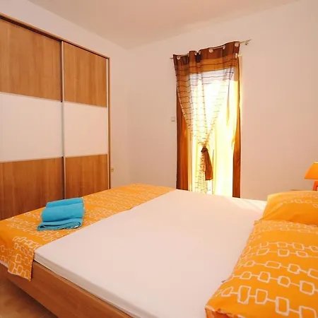 Ferienwohnung Mit Zwei Terrassen - B44094 Vinišće