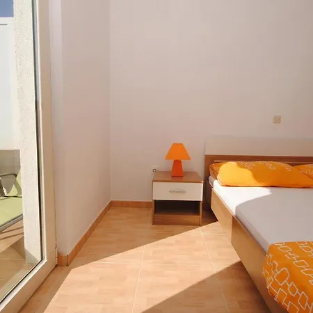Ferienwohnung Mit Zwei Terrassen - B44094 *