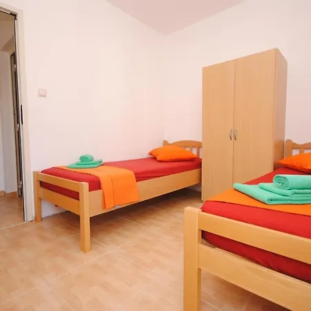 Ferienwohnung Mit Zwei Terrassen - B44094