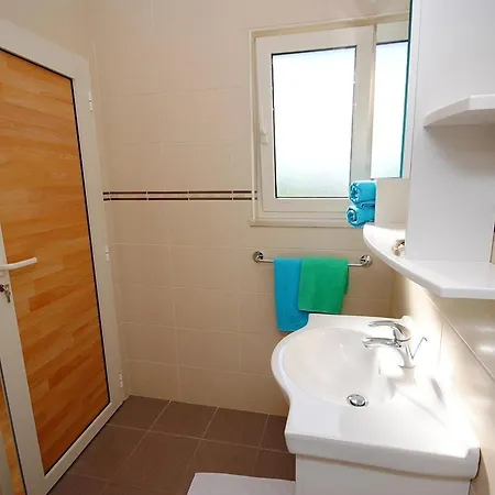 Ferienwohnung Mit Zwei Terrassen - B44094 * Vinišće