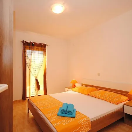 Ferienwohnung Mit Zwei Terrassen - B44094 Daire Vinišće