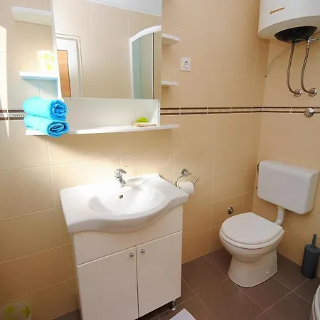 Ferienwohnung Mit Zwei Terrassen - B44094 Vinišće